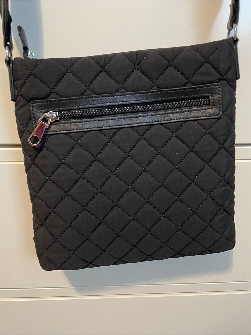 Quilted Black Crossbody Bag with Adjustable Strap